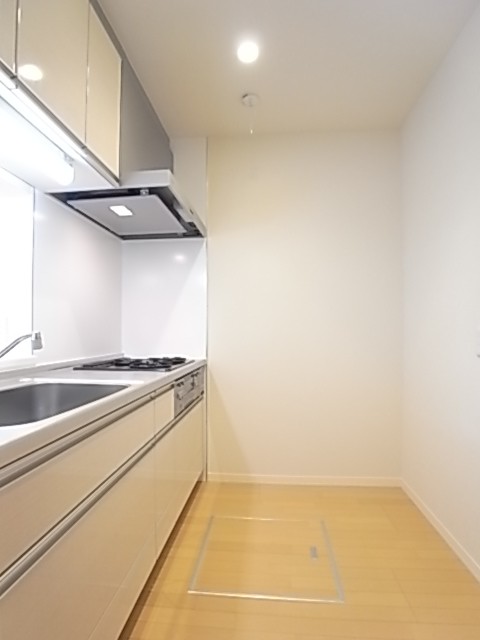 キッチンスペースが広く、食器棚や冷蔵庫も楽に配置できます！