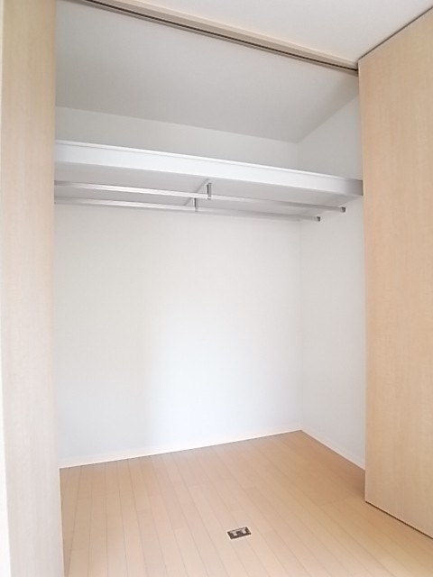 収納は壁一面！奥行のあるクローゼットです！