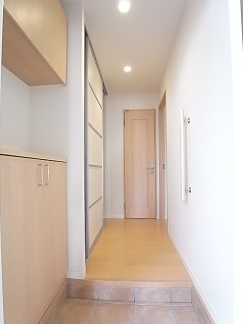 玄関周りの写真です。左手にはシューズボックス！