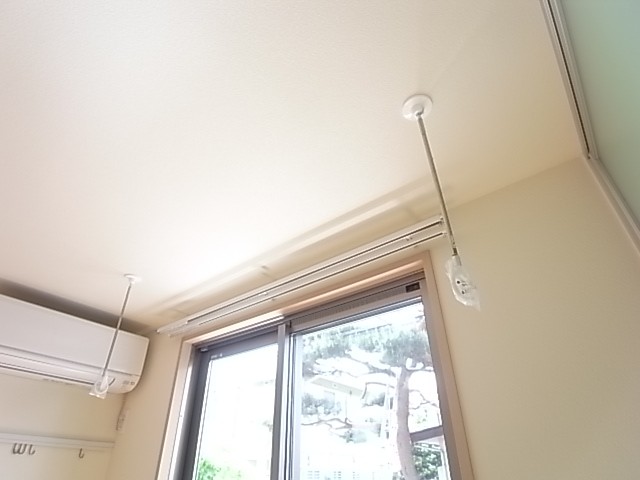 雨の日にも重宝する室内物干し具！