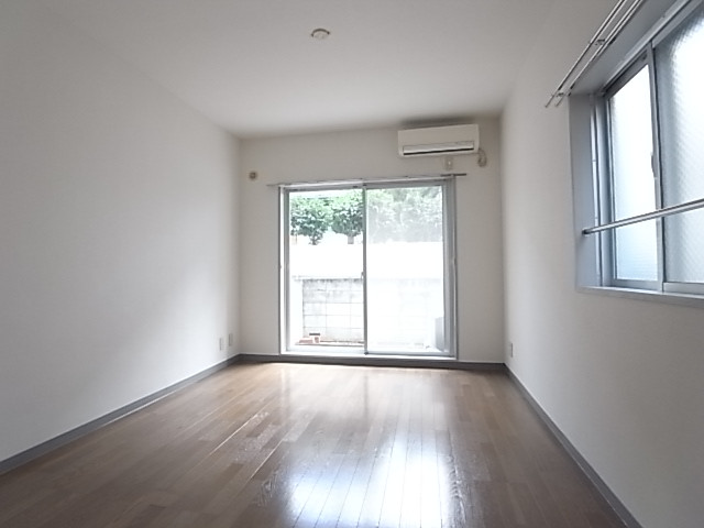 南西角部屋に付き日当たり良好！