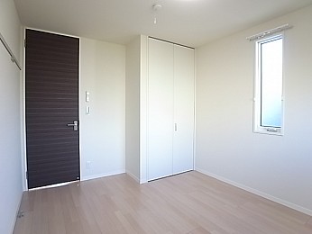 別角度から撮った西側洋室