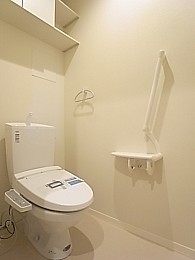 手すり・収納棚あり