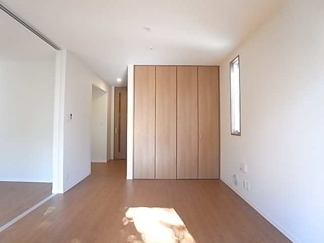 2面採光で明るいリビング！