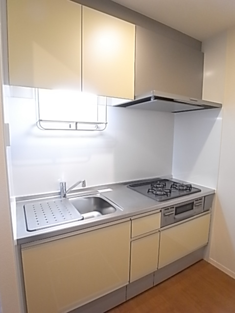 大きめの収納の使いやすいキッチン。