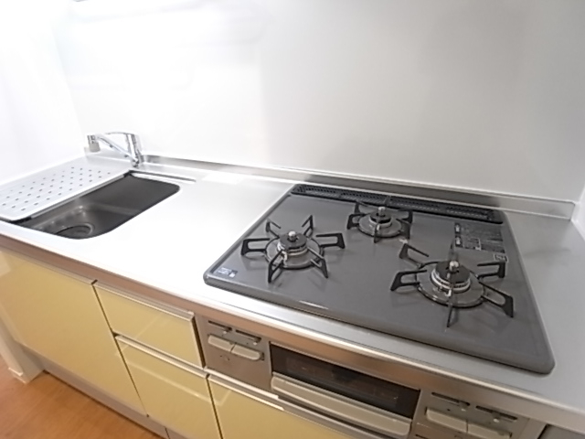 ガス3口グリル付きのシステムキッチン！