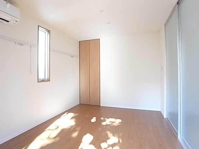 2面採光で明るい洋室！