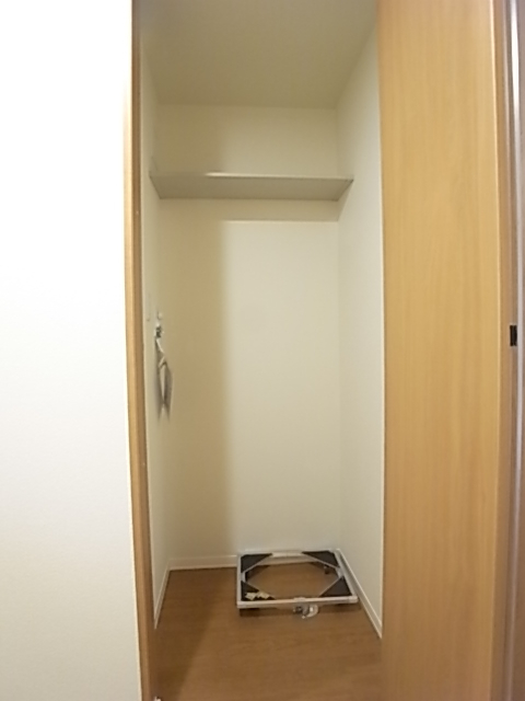 洗濯機置き場にはドアが付いています！