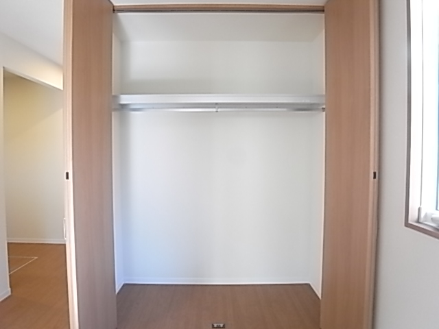 リビングには奥行きのあるクローゼットがあります！