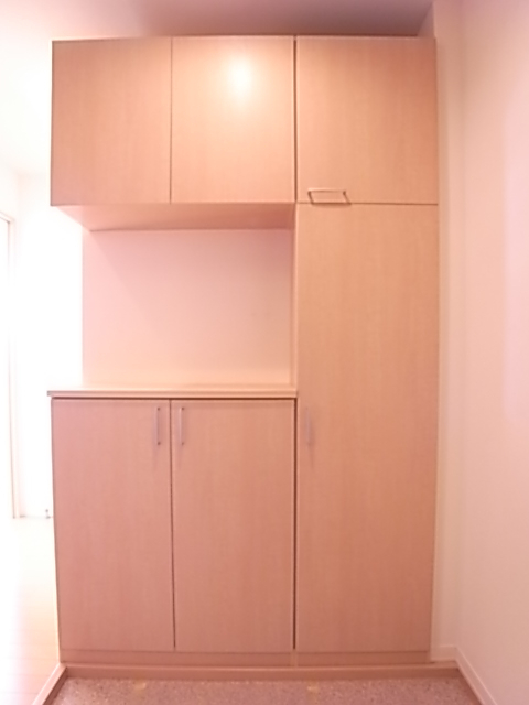 これだけの棚があれば靴も全部入ります！高さの調節ももちろん可能！