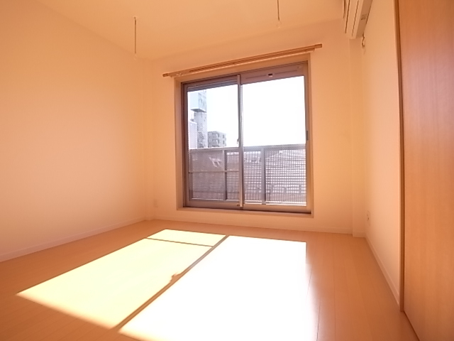 洋室には室内物干しフックがございます！