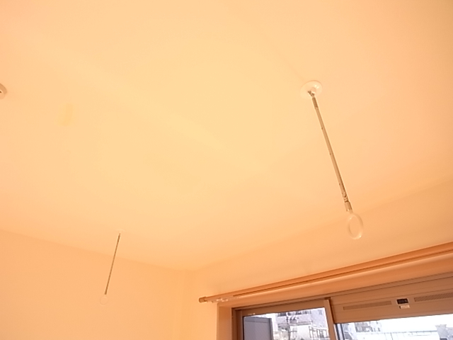 雨の日にも重宝する室内物干し具！
