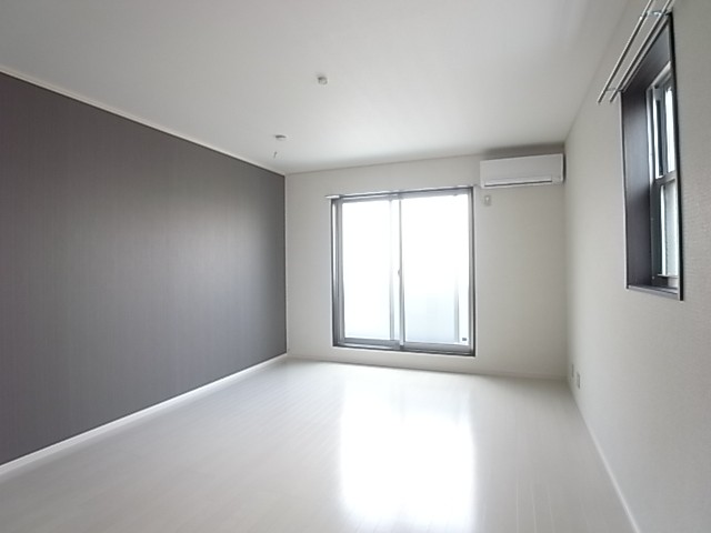 洋室は広めの9.6帖！