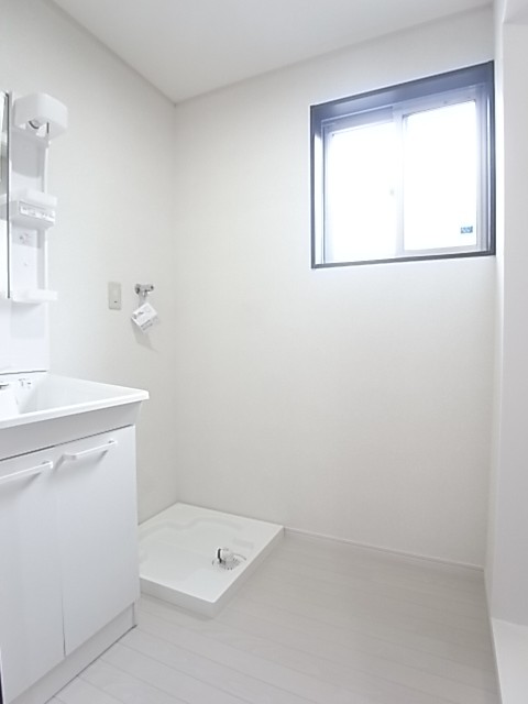 洗面脱衣所は窓があり、換気に配慮！