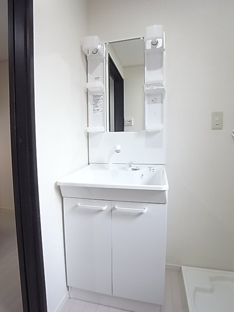 シャワー付き独立洗面台！