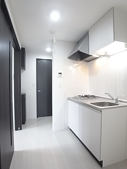 キッチンから玄関方向を撮影！