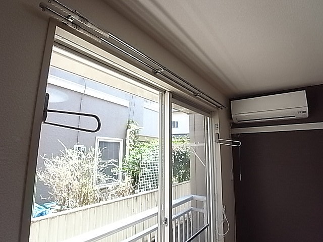 雨の日にも重宝する室内物干し具！