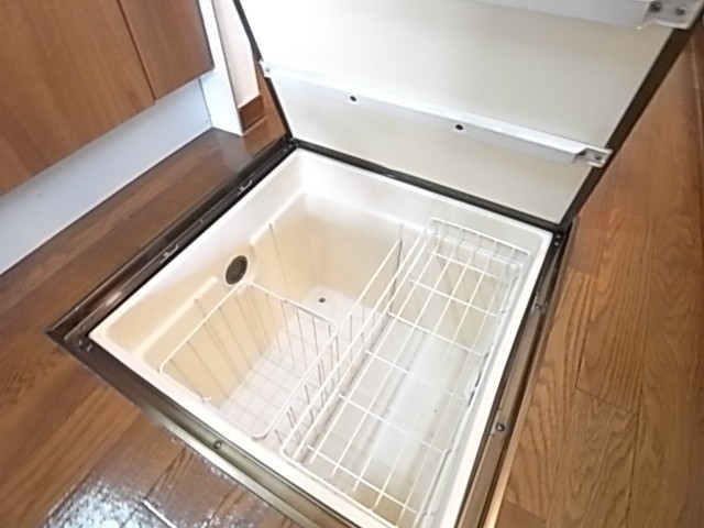 ストックの収納にも便利な床下収納！