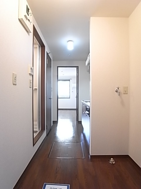玄関から室内方向を撮影！
