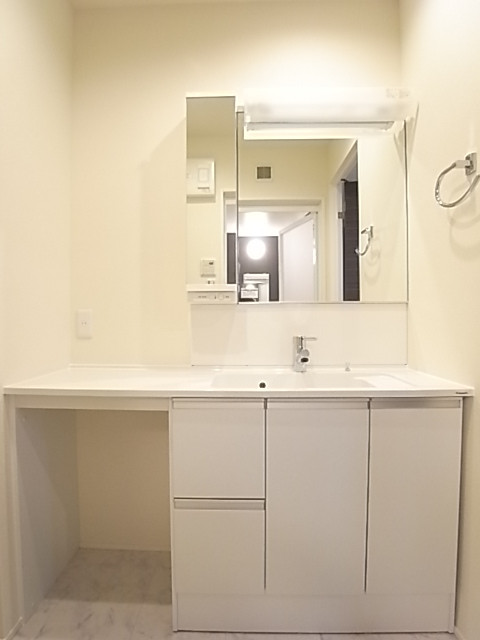 シャワー付き独立洗面台！