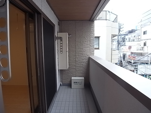 西向きのバルコニーは午後によく日が当たります！