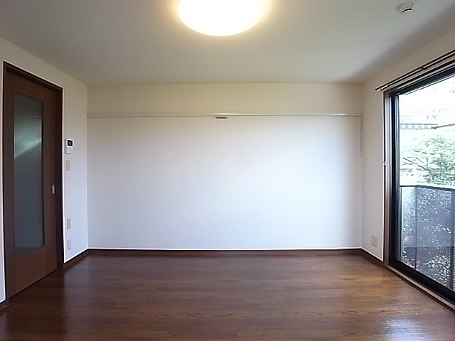 落ち着いた色調のフローリング！