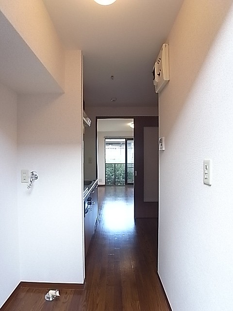 玄関から室内方向を撮影！