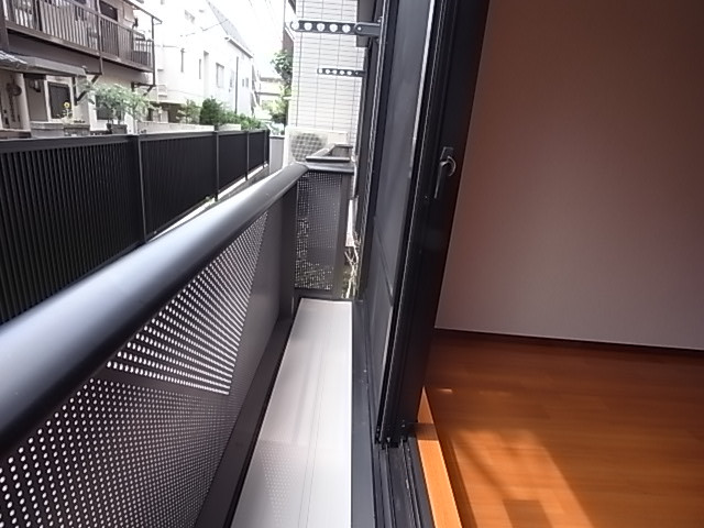 手すり。布団を干すこともできます。