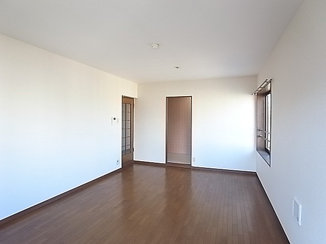 北東の角で2面採光！明るく風通しも良好！