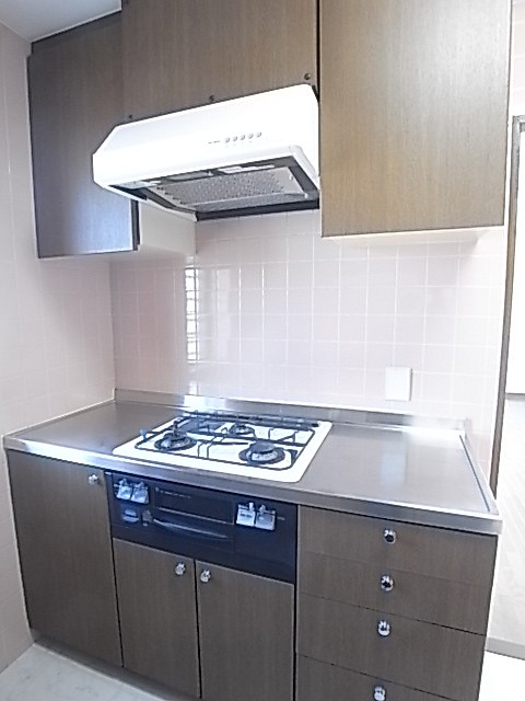 システムキッチンガス3口グリル付き！