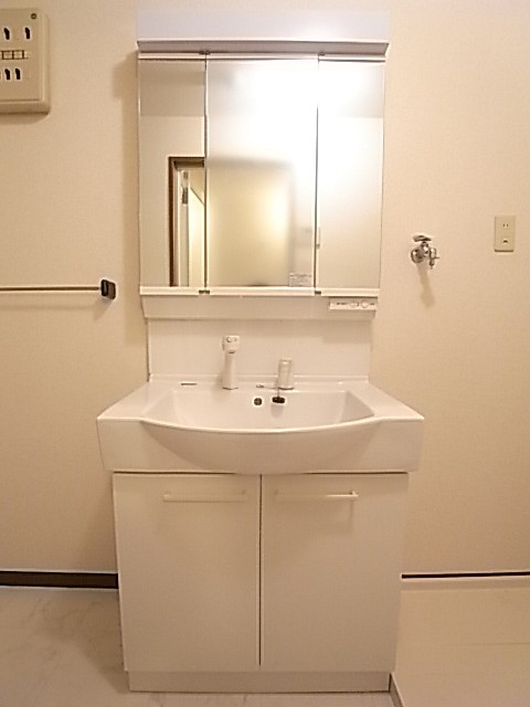 シャワー付き独立洗面化粧台です！