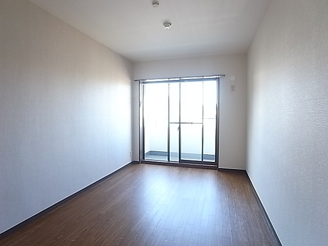 西側洋室は7.5帖！