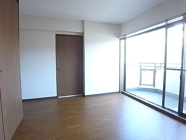 東側洋室は7.6帖！