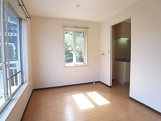 キッチンとお部屋はカーテンで仕切っても！
