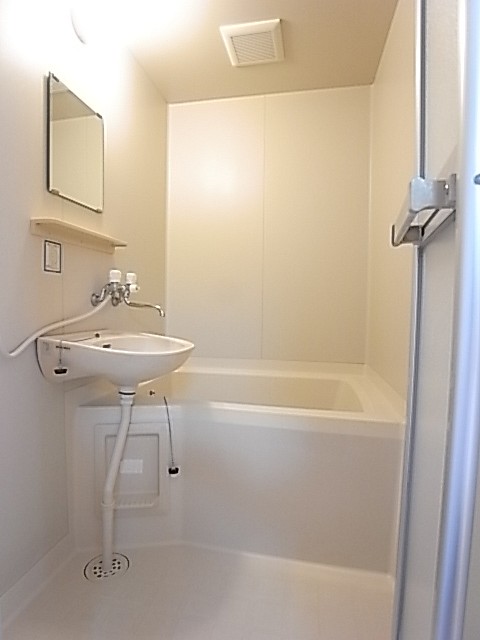 この価格、2階のお部屋でバス・トイレ別です！