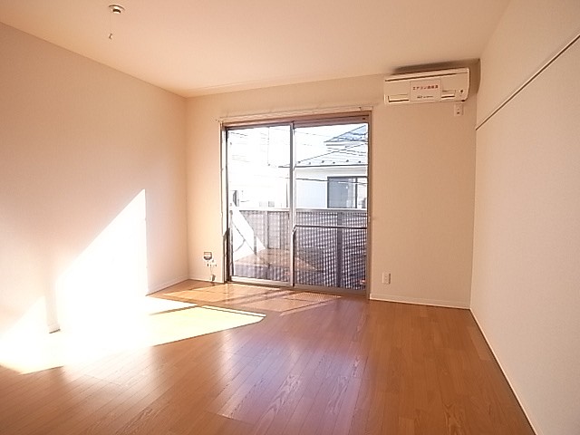 洋室は広めの8.8帖！