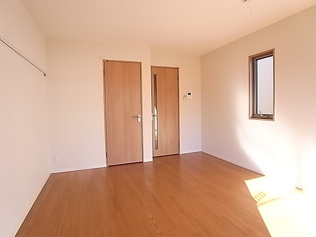 明るい色合いのフローリング！