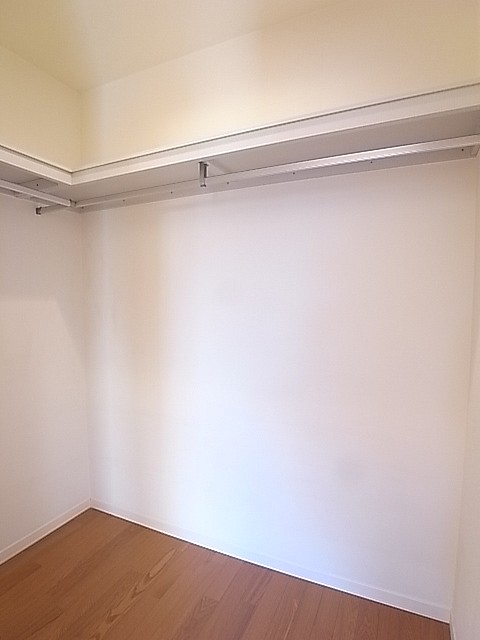 ウォークインクローゼットでお部屋がすっきり片付きます！