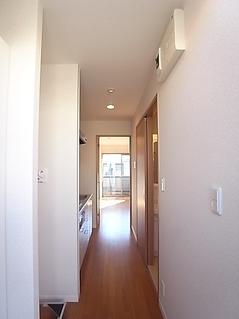 玄関から室内方向を撮影！