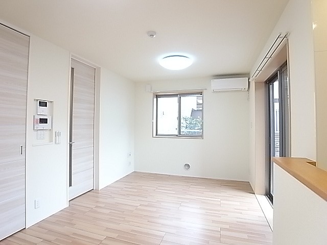 2面採光で明るいリビング！