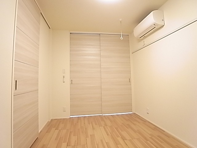 リビングとの間の扉を開けて一体化して使うこともできます！