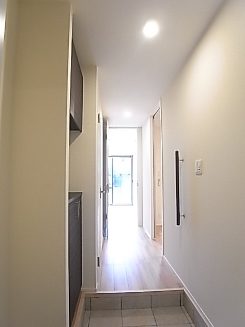 玄関から室内方向を撮影！