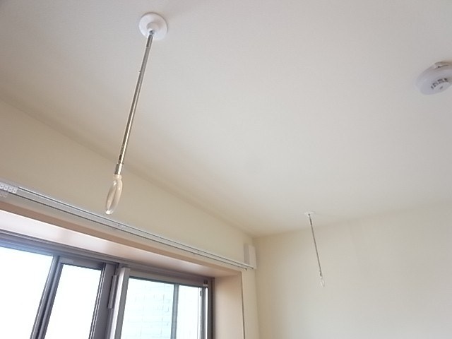 雨の日にも重宝する室内物干し具！