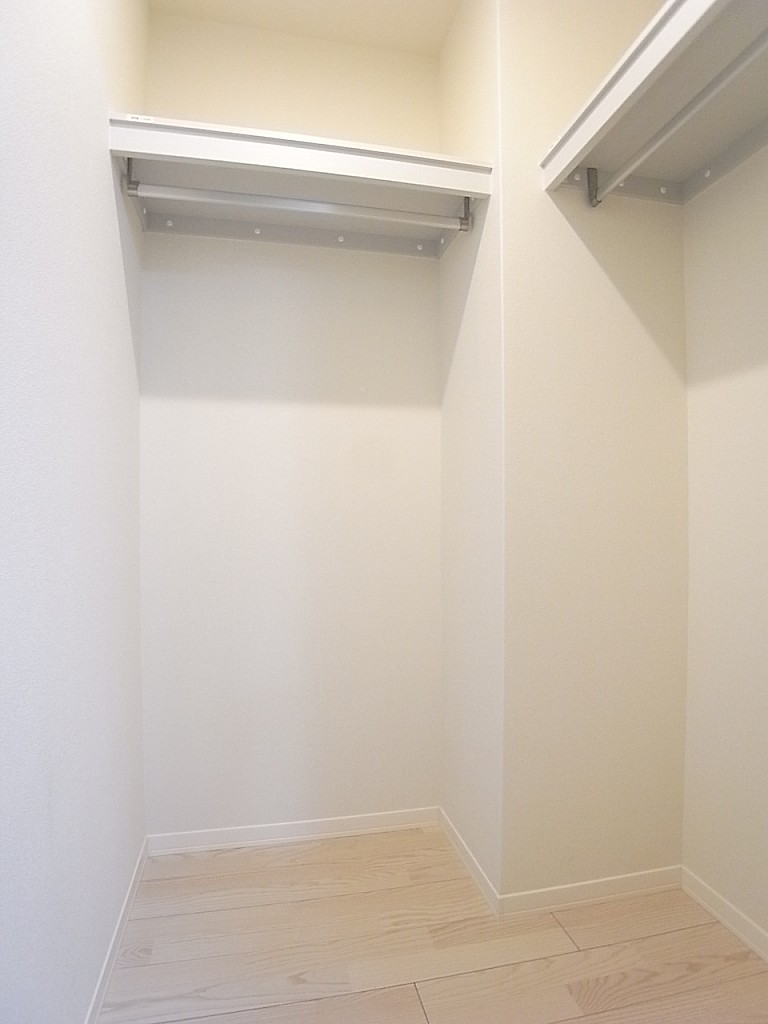 ウォークインクローゼットでお部屋がすっきり片付きます！