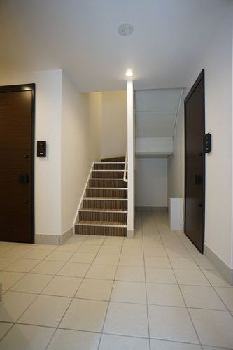 エントランス内部の内階段