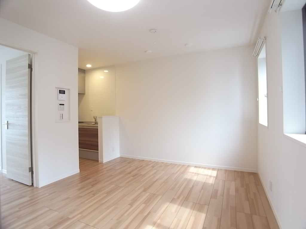 西向きの窓から明るい光が差し込みます！