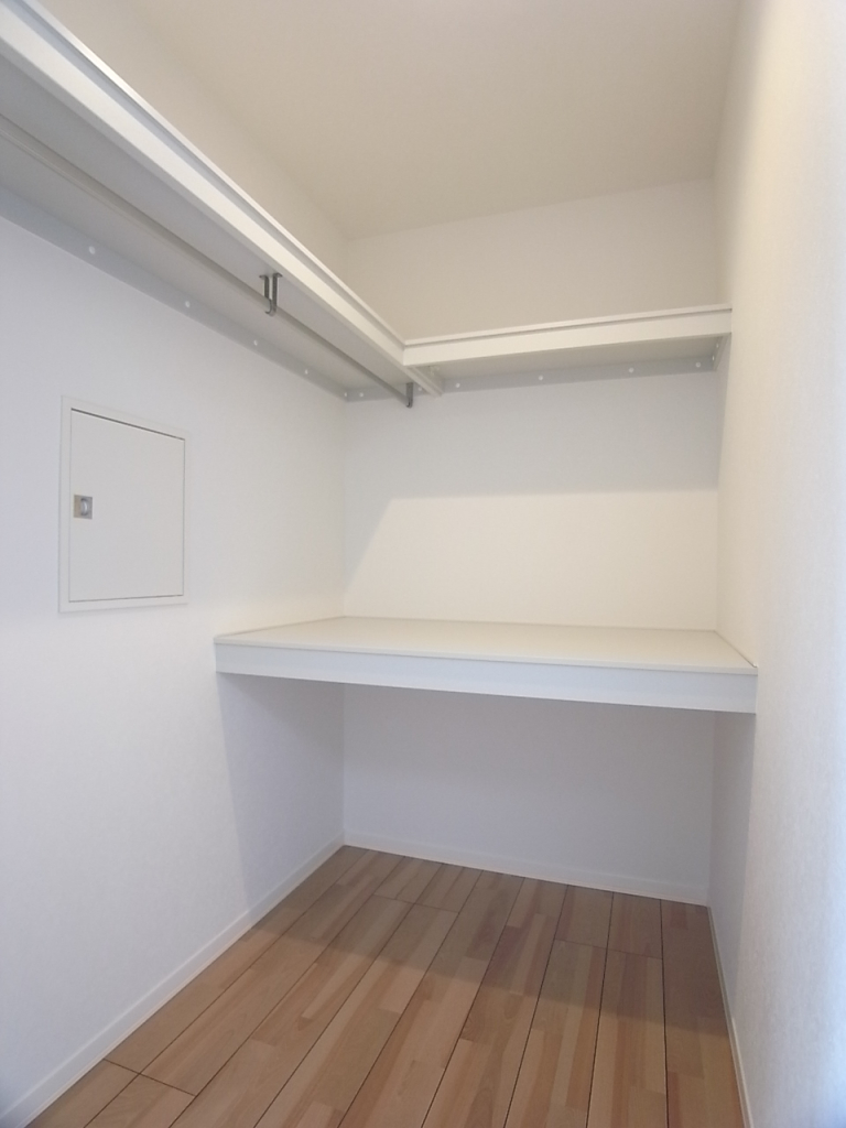 大容量のウォークインクローゼットで、お部屋がスッキリと片付きます。