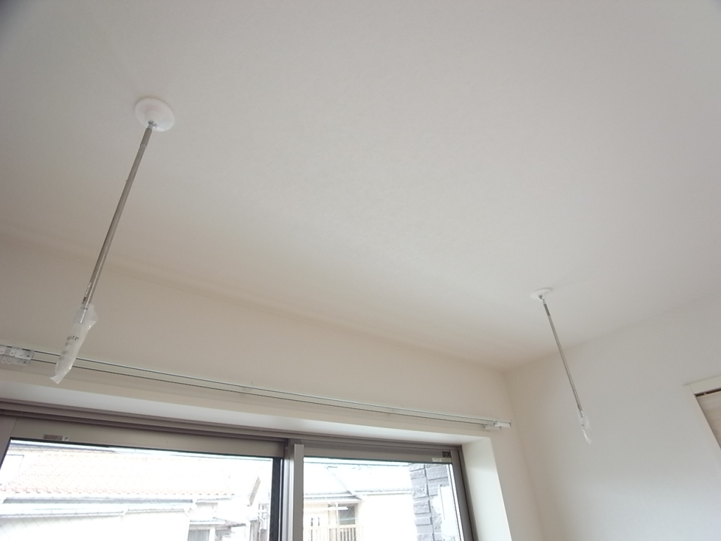 雨の日にも重宝する室内物干し具！