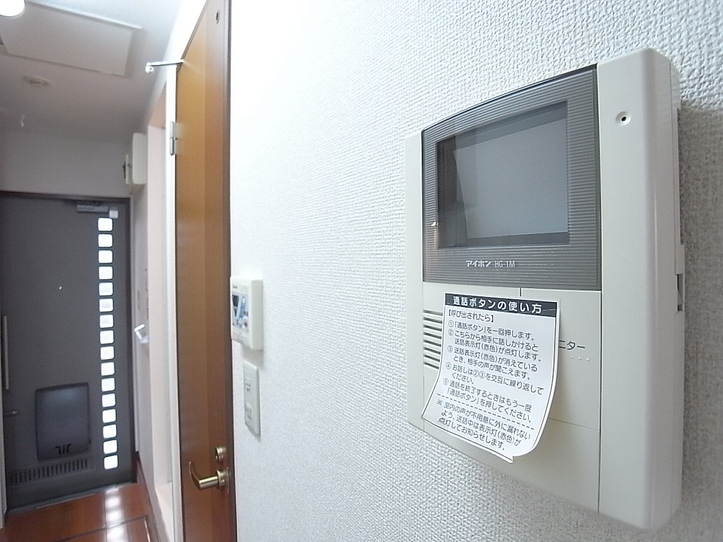 来客の際はまずモニターホンで感をチェック！