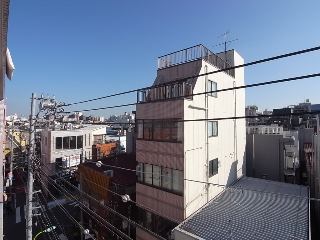 東南方面の眺望。午前中から日差しが期待できる。